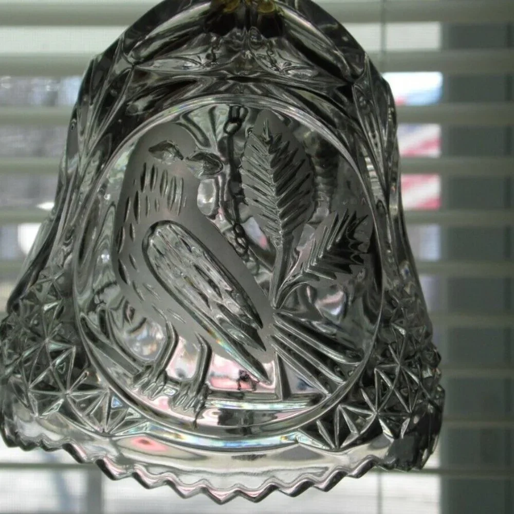 VINTAGE LEAD CRYSTAL ENGRAVED ETCHED BIRD/LEAVES DESIGN CRYSTAL DINGER - Picture 4 of 5